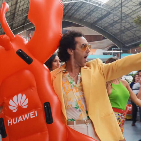 Huawei sorprende a los viajeros de Atocha con un flashmob